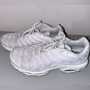 Women’s Nike Air Maxes🤍